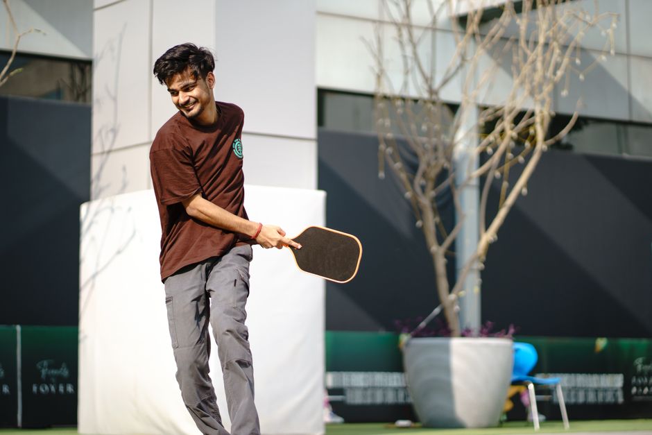 Pickleball for seniors: health benefits and beginner tips