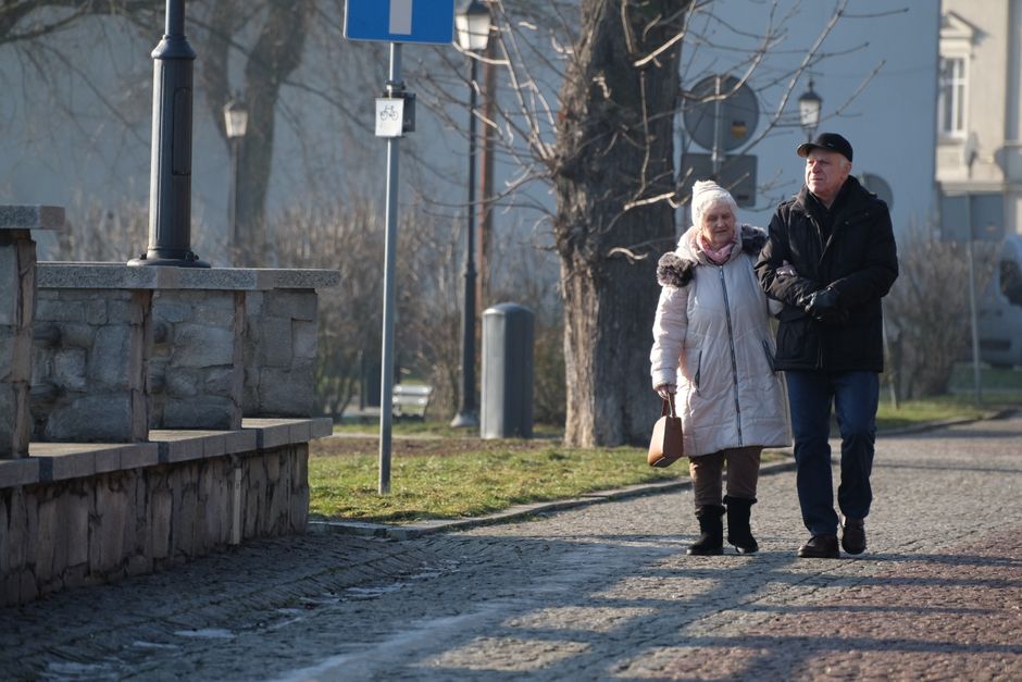 6,000 Steps a Day: The Senior Walking Goal That Matters