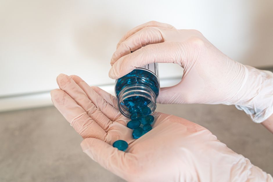 Pill organizer vs smart pill dispenser: which do seniors need?