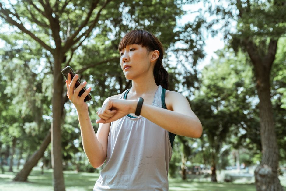 Why Wearables Are Now the Missing Tool in Senior Strength Training