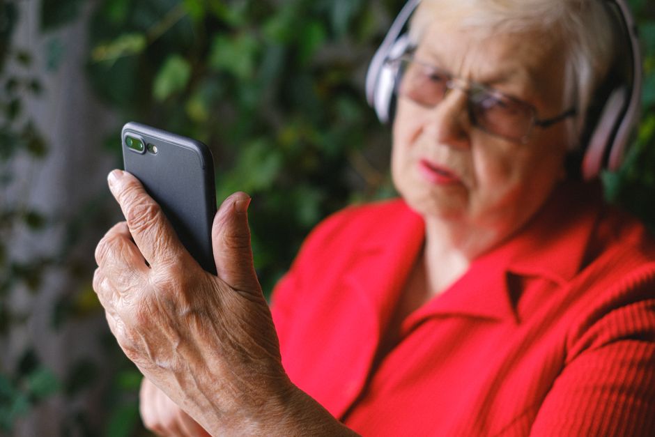Why Seniors Are Skeptical of AI Fitness Coaching (And Who Is Trying It)
