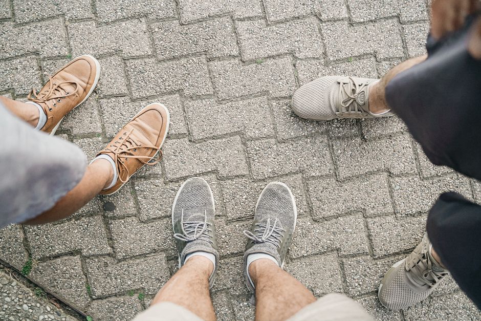 Best walking shoes for seniors with wide feet (2026 guide)