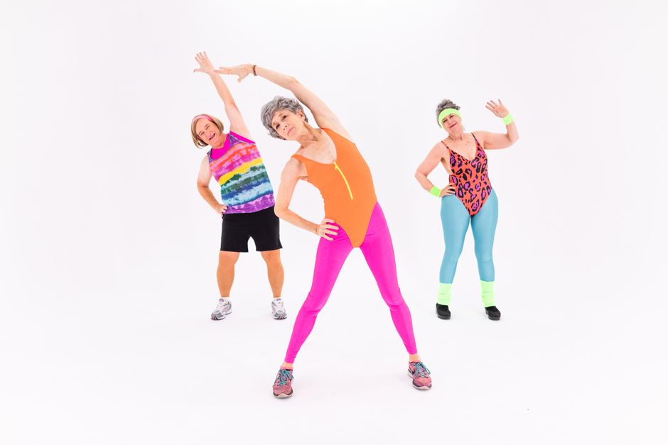 Water aerobics for seniors: benefits and beginner moves