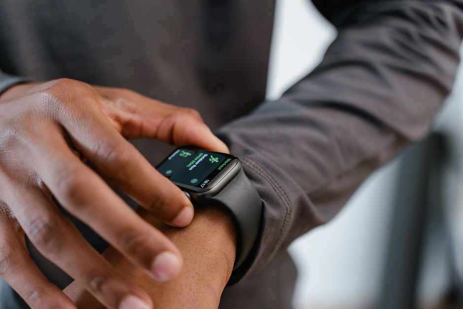 How to track fitness progress as a senior (simple methods)