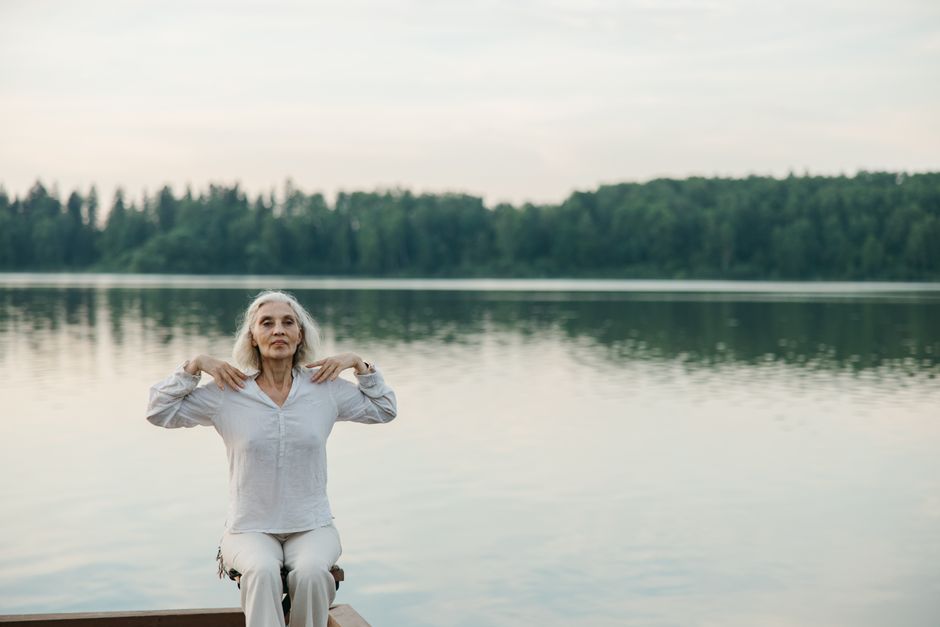 Neck pain stretches for seniors (do these daily)