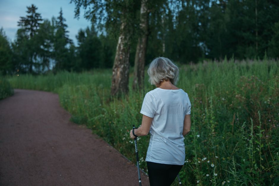 Heel-to-toe walking: the best balance exercise for seniors